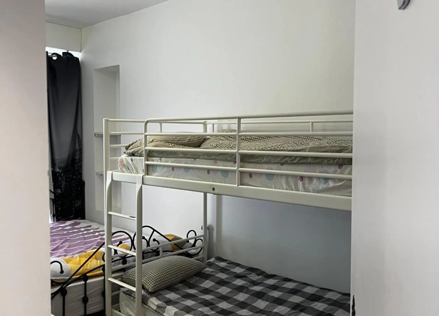 Chez Mia Paris Hostel