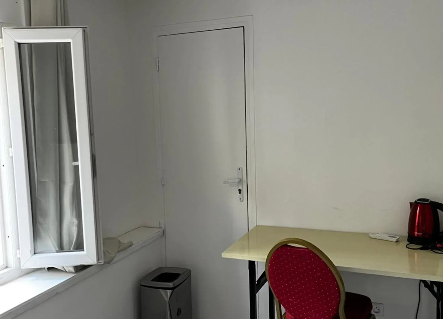 Chez Mia Paris Hostel France