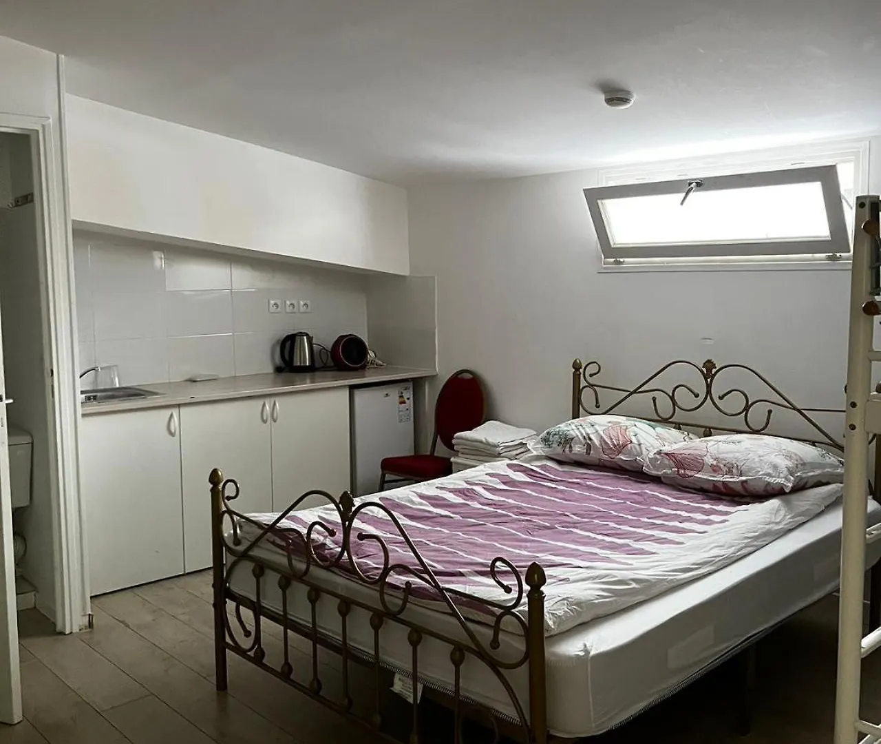 Chez Mia Paris Hostel 0*,  France