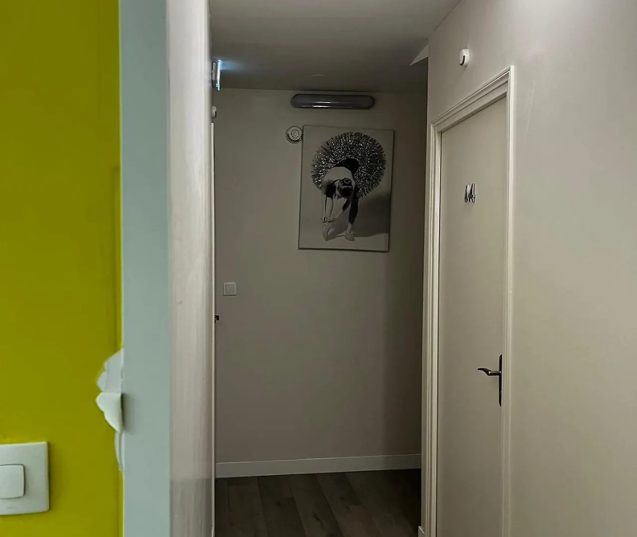 Chez Mia Paris Hostel