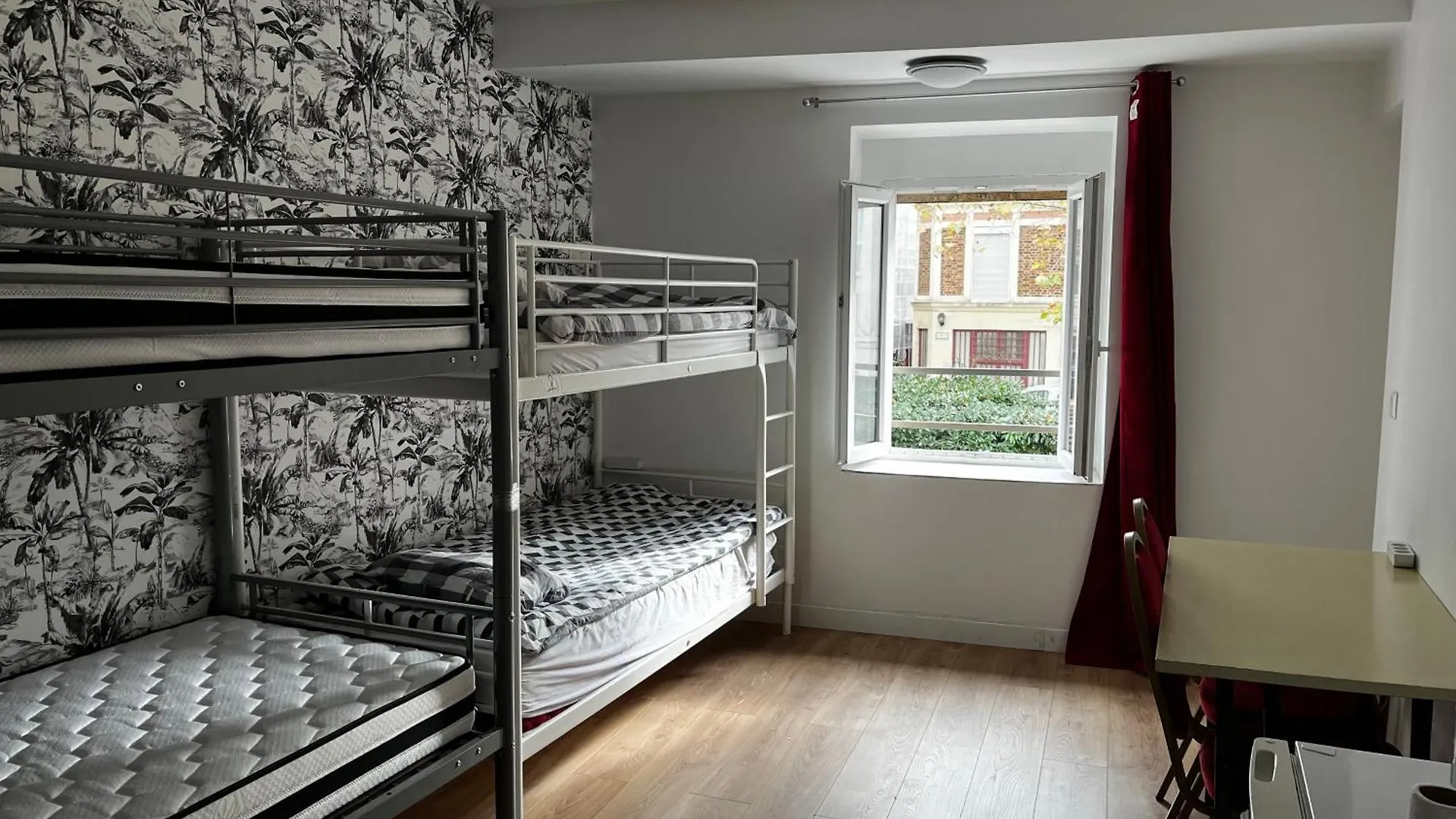 Chez Mia Paris Hostel France